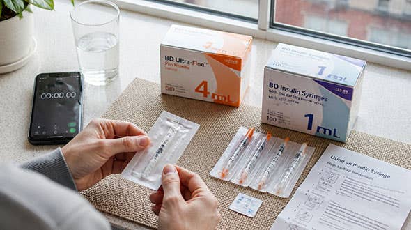Insulin pen needle and insulin syringe comparison